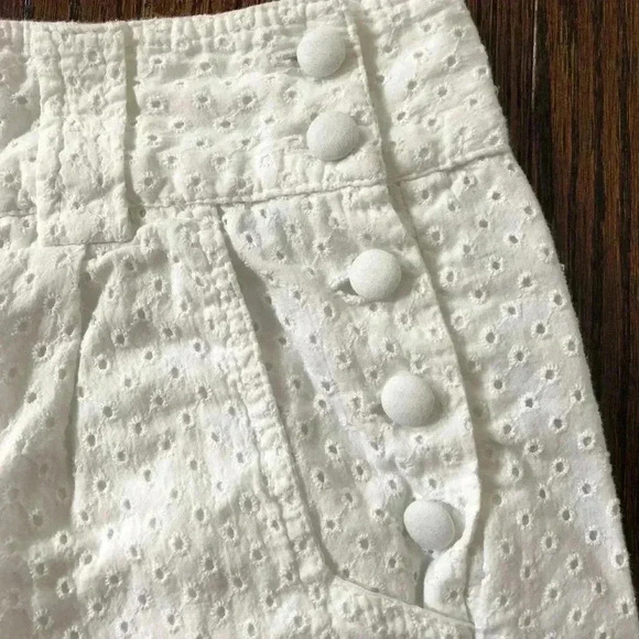 French Connection Women’s Size 4 White Eyelet Side-Button Shorts - Picture 3 of 11